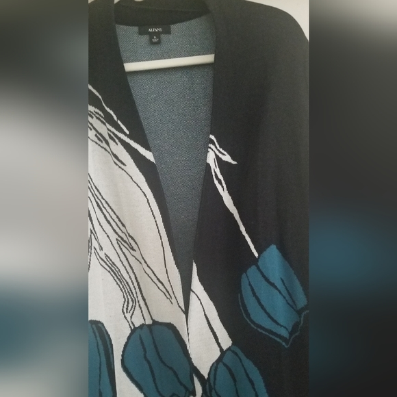 Asymmetrical Tulips Shrug - Picture 3 of 3